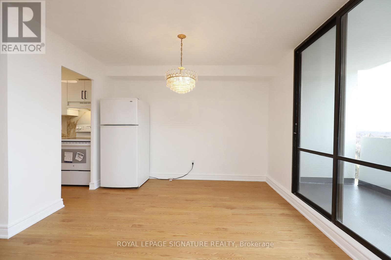 2202 - 3 Massey Square, Toronto (Crescent Town), Ontario  M4C 5L5 - Photo 13 - E12923242