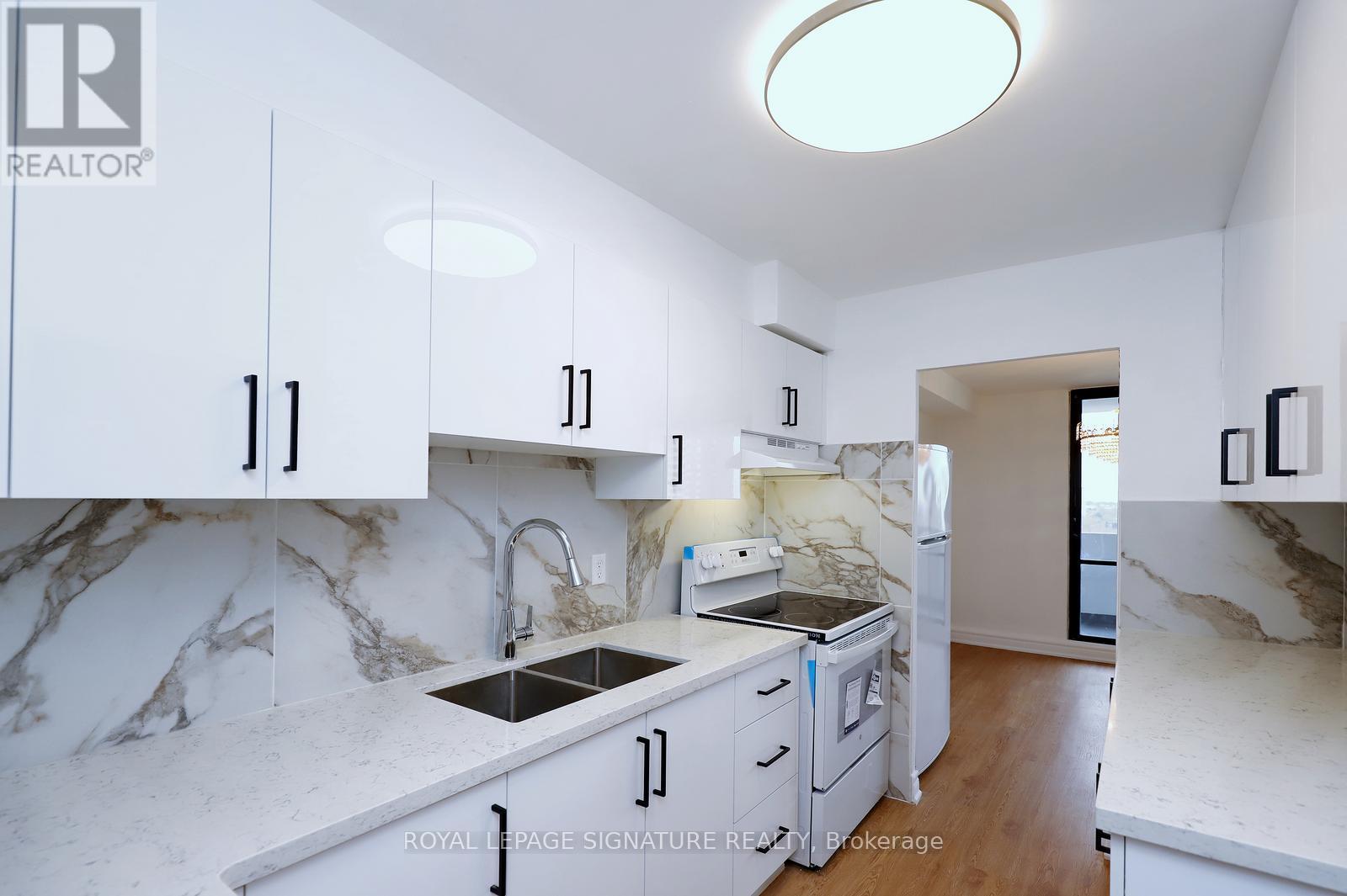 2202 - 3 Massey Square, Toronto (Crescent Town), Ontario  M4C 5L5 - Photo 17 - E12923242