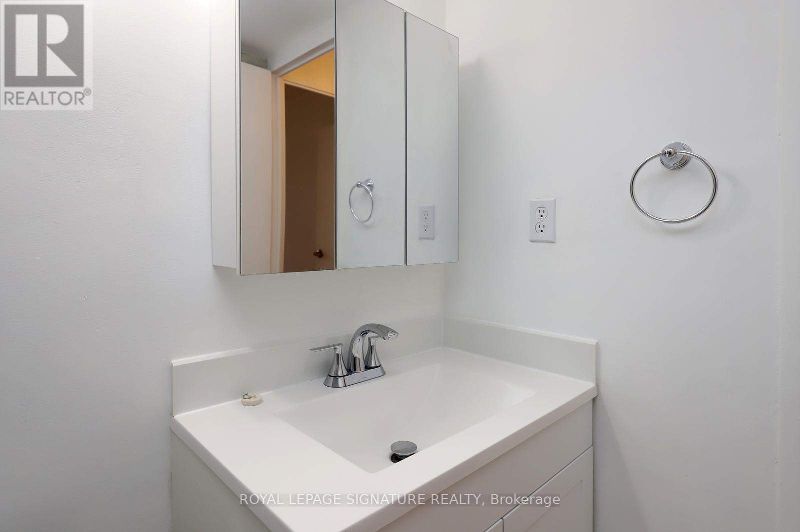 2202 - 3 Massey Square, Toronto (Crescent Town), Ontario  M4C 5L5 - Photo 23 - E12923242