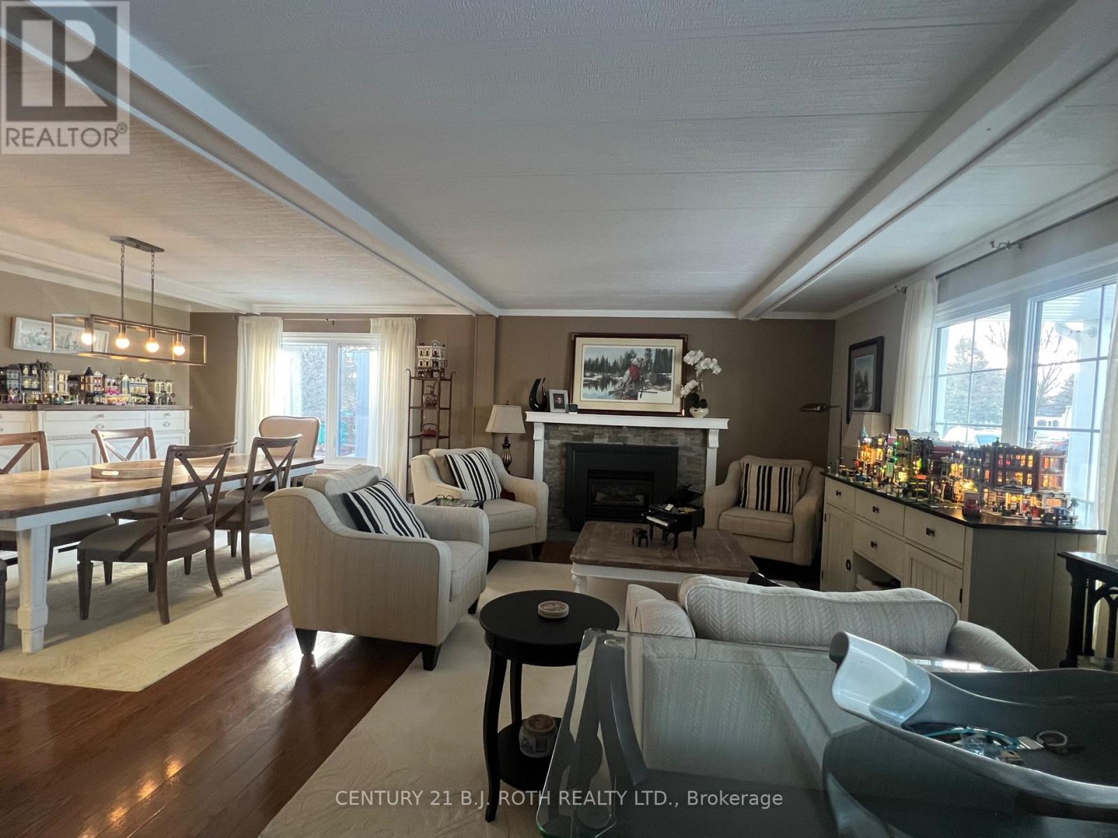 29 Corner Brook Trail, Innisfil, Ontario L9S 1P2 - Photo 3 - N12922896