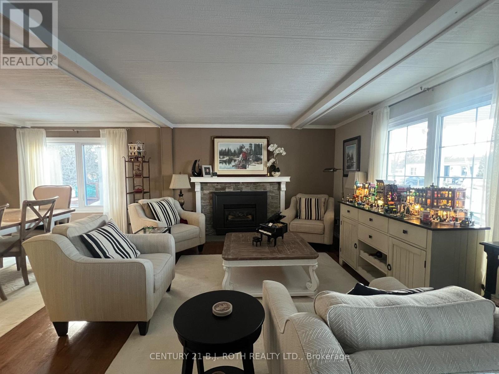 29 Corner Brook Trail, Innisfil, Ontario L9S 1P2 - Photo 4 - N12922896