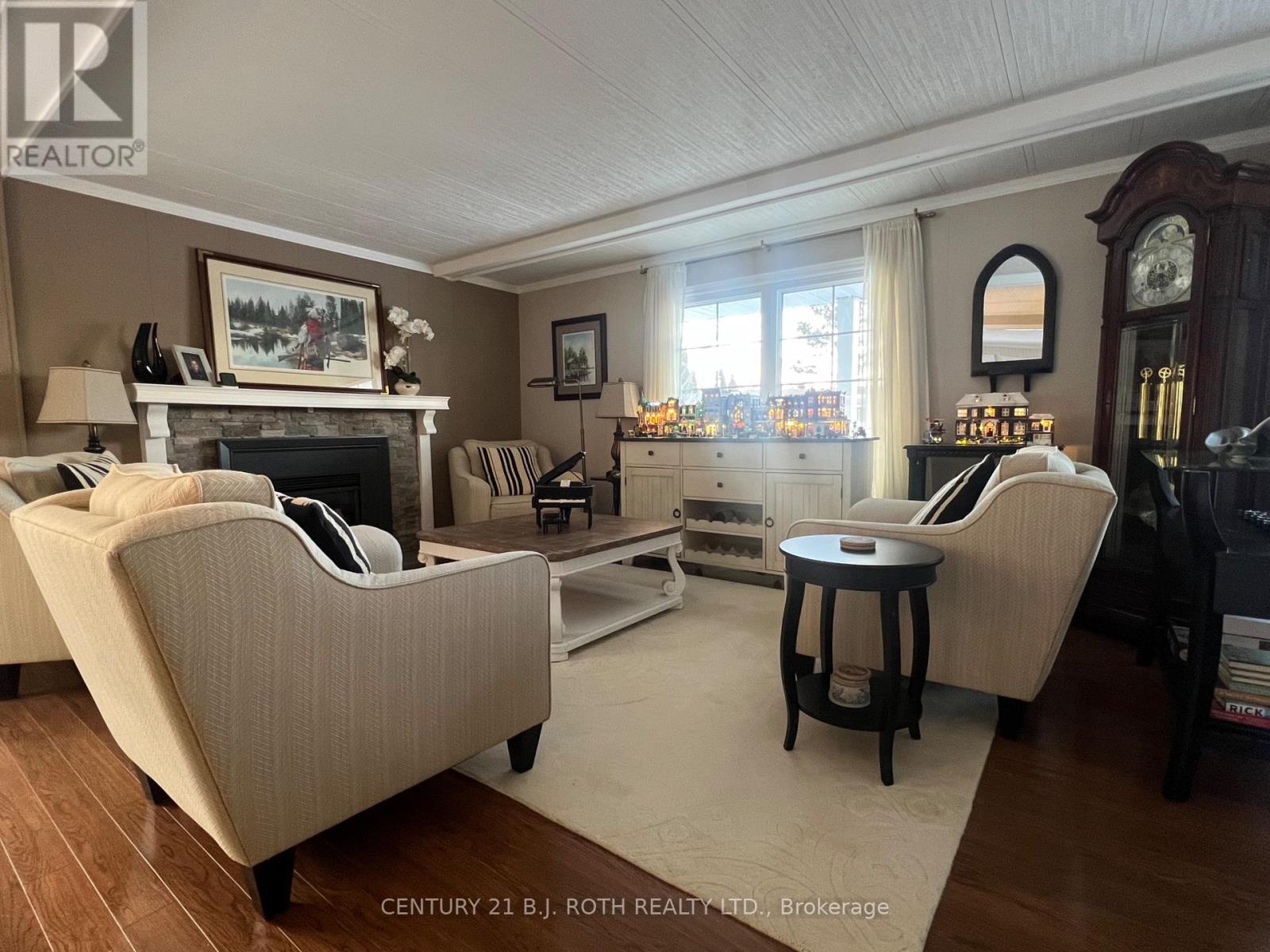 29 Corner Brook Trail, Innisfil, Ontario L9S 1P2 - Photo 5 - N12922896