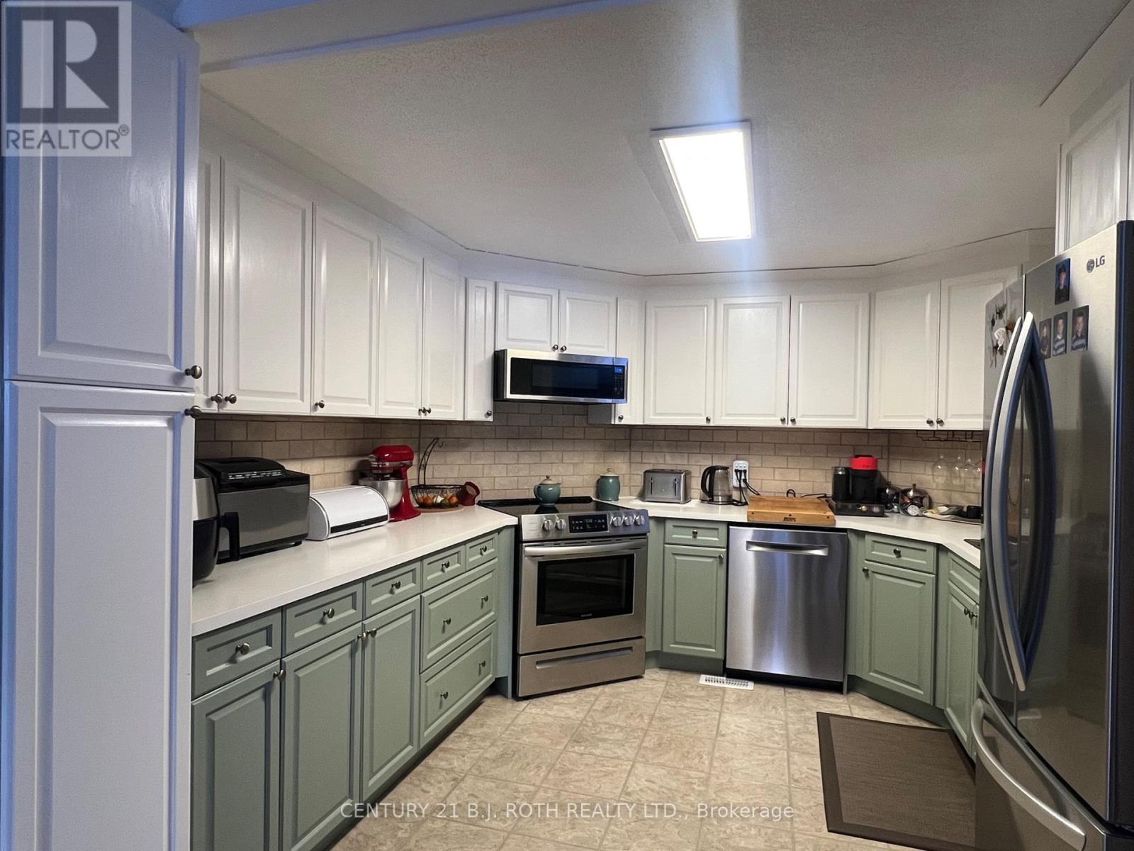 29 Corner Brook Trail, Innisfil, Ontario L9S 1P2 - Photo 8 - N12922896