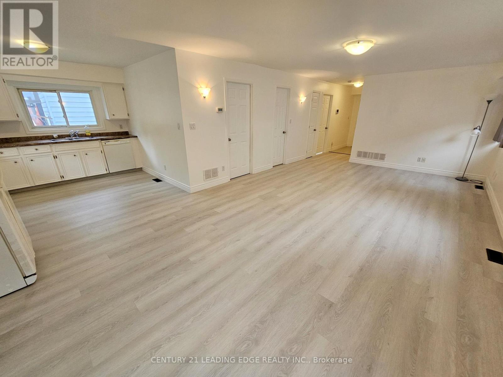 261 Parkway Avenue, Georgina, Ontario  L4P 2W1 - Photo 3 - N12922984