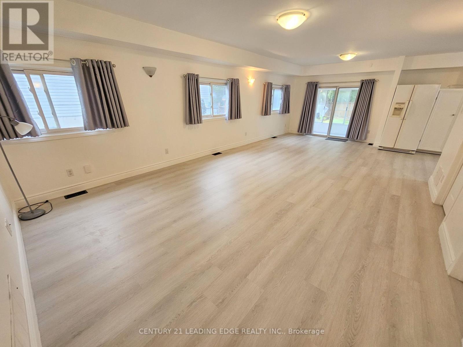 261 Parkway Avenue, Georgina, Ontario  L4P 2W1 - Photo 4 - N12922984