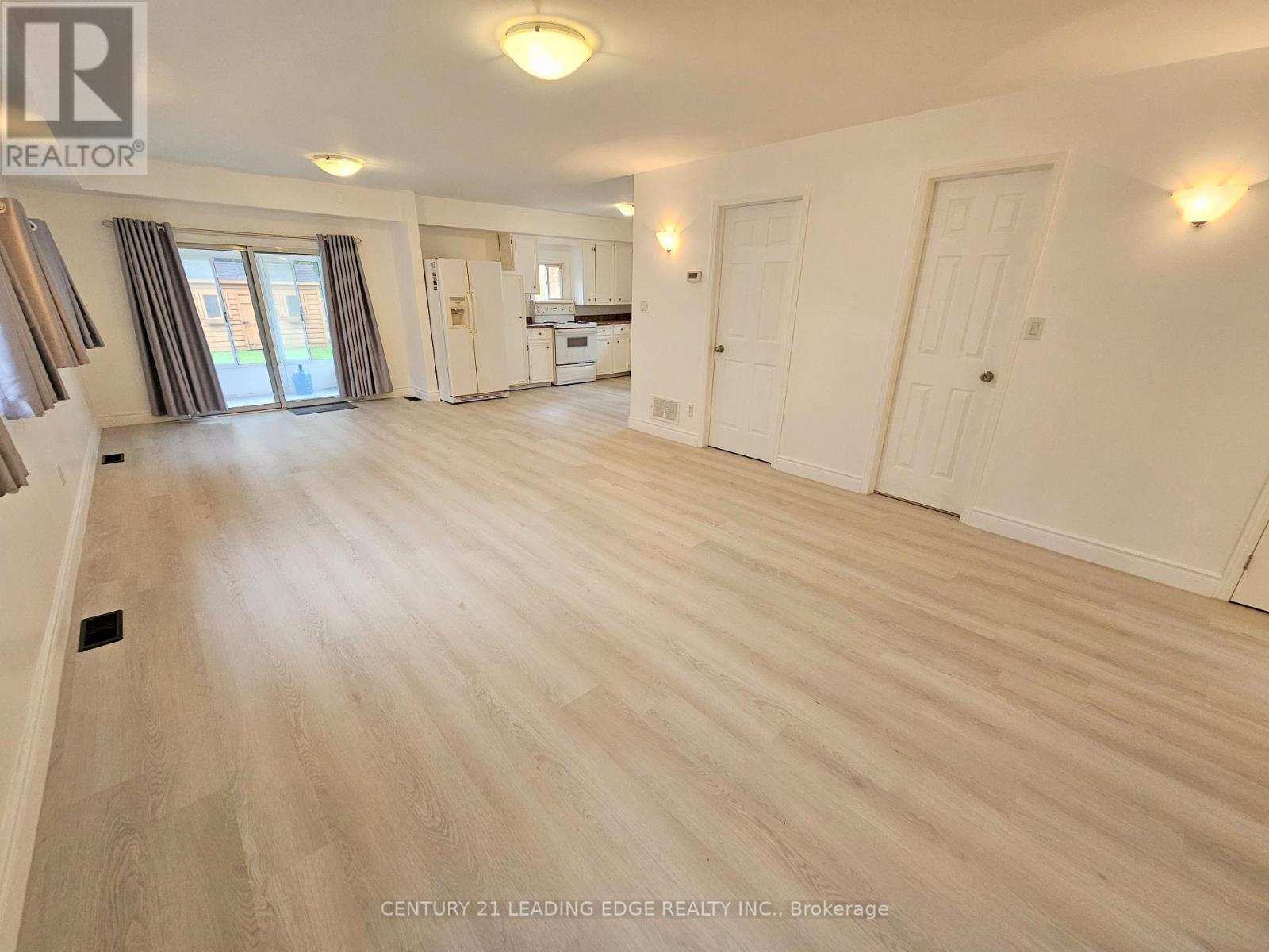 261 Parkway Avenue, Georgina, Ontario  L4P 2W1 - Photo 5 - N12922984