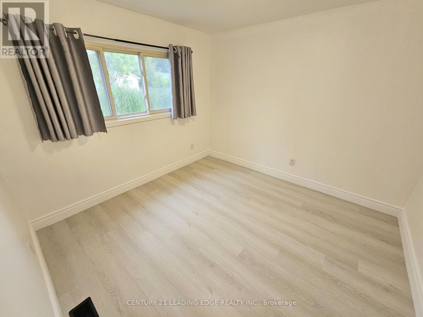 261 Parkway Avenue, Georgina, Ontario  L4P 2W1 - Photo 6 - N12922984