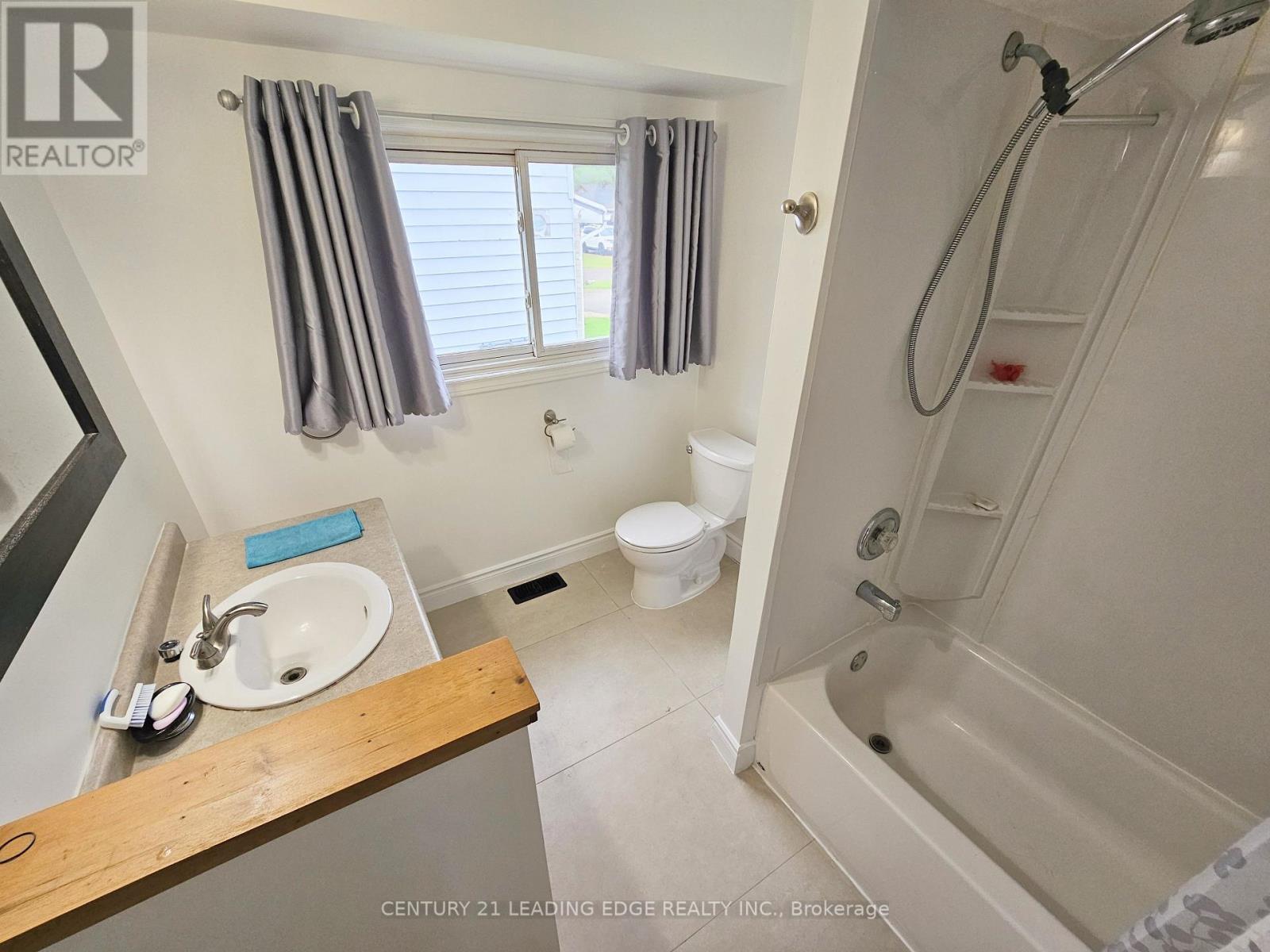 261 Parkway Avenue, Georgina, Ontario  L4P 2W1 - Photo 8 - N12922984