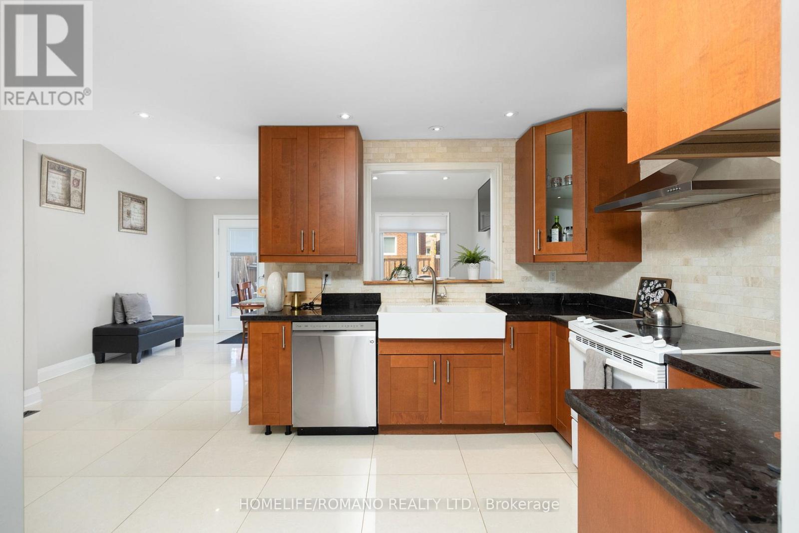 36 Brougham Drive, Vaughan, Ontario  L4L 3E1 - Photo 2 - N12923044