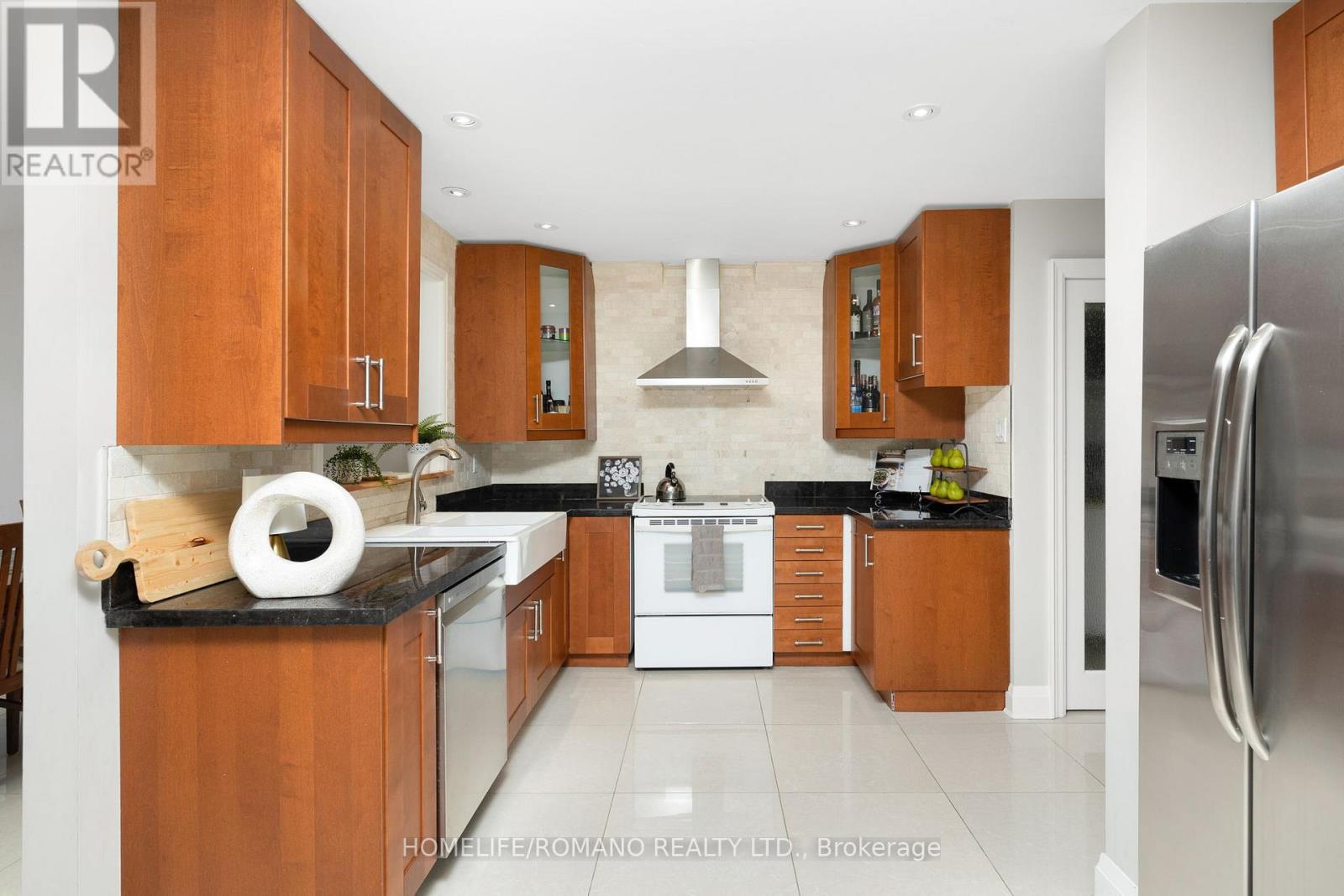 36 Brougham Drive, Vaughan, Ontario  L4L 3E1 - Photo 4 - N12923044