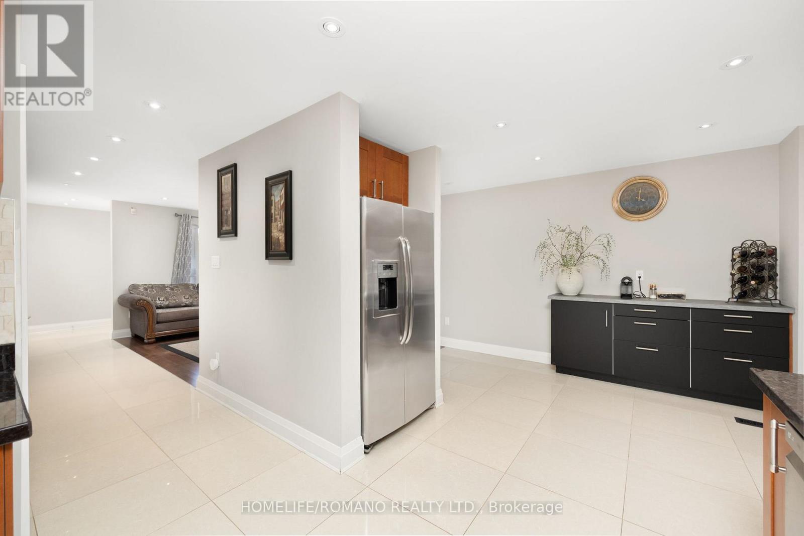 36 Brougham Drive, Vaughan, Ontario  L4L 3E1 - Photo 5 - N12923044