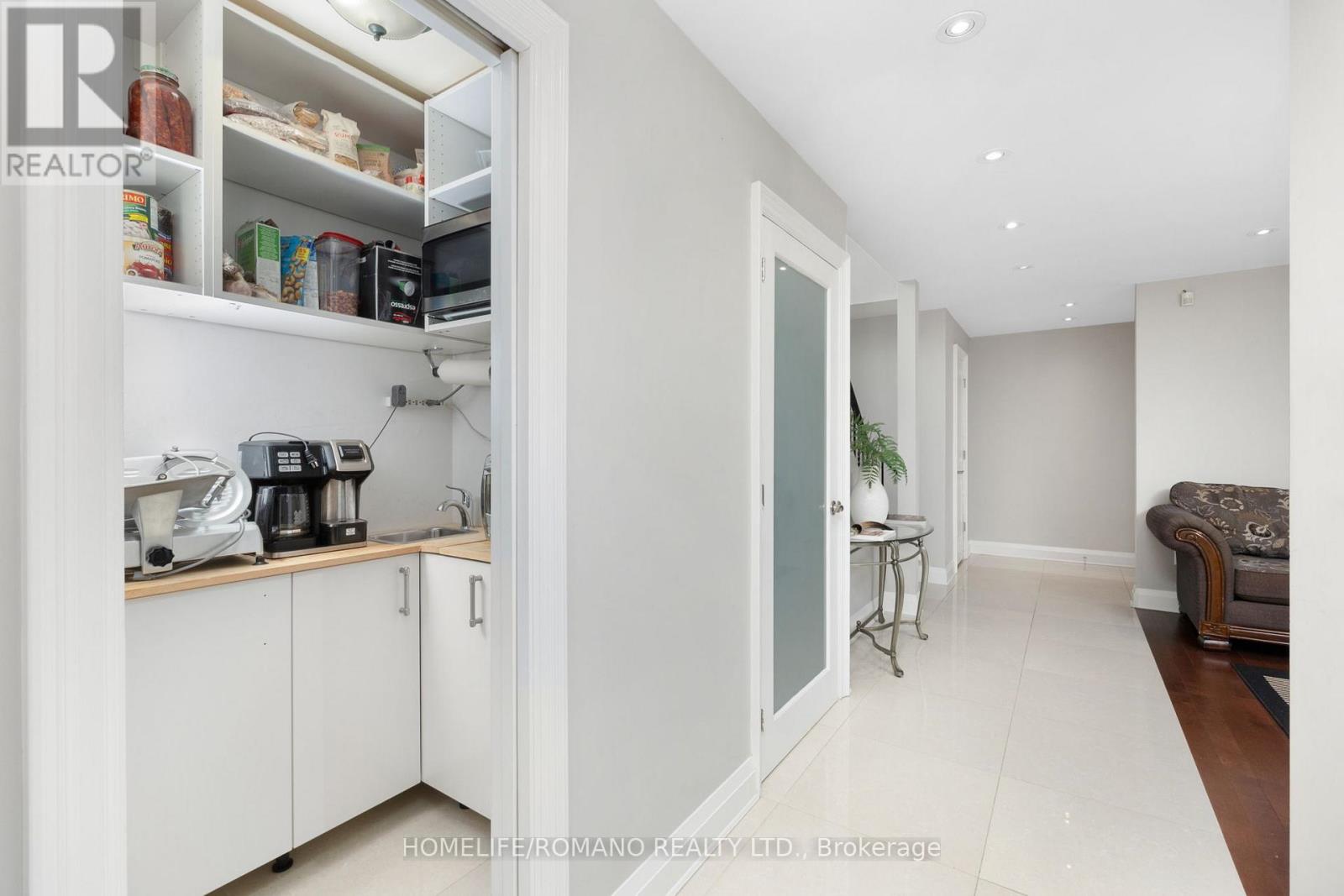 36 Brougham Drive, Vaughan, Ontario  L4L 3E1 - Photo 9 - N12923044