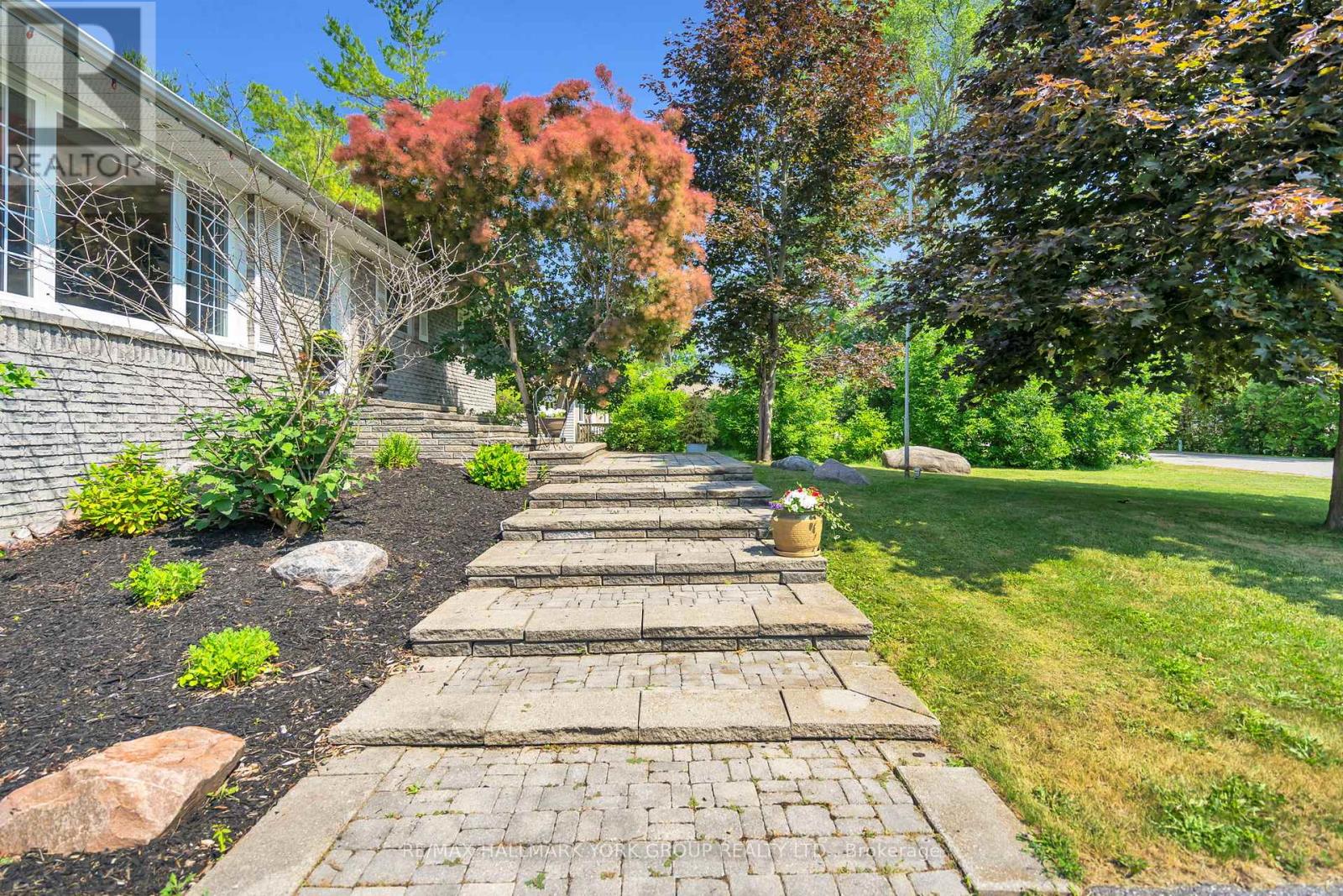 8 Rushton Road, Georgina, Ontario  L0E 1S0 - Photo 3 - N12923152