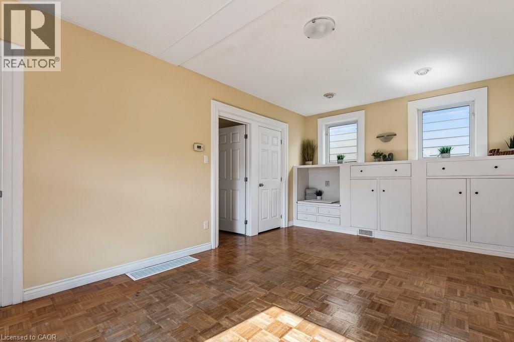 15 Adelaide Street, Grimsby, Ontario  L3M 1X2 - Photo 10 - 40811778