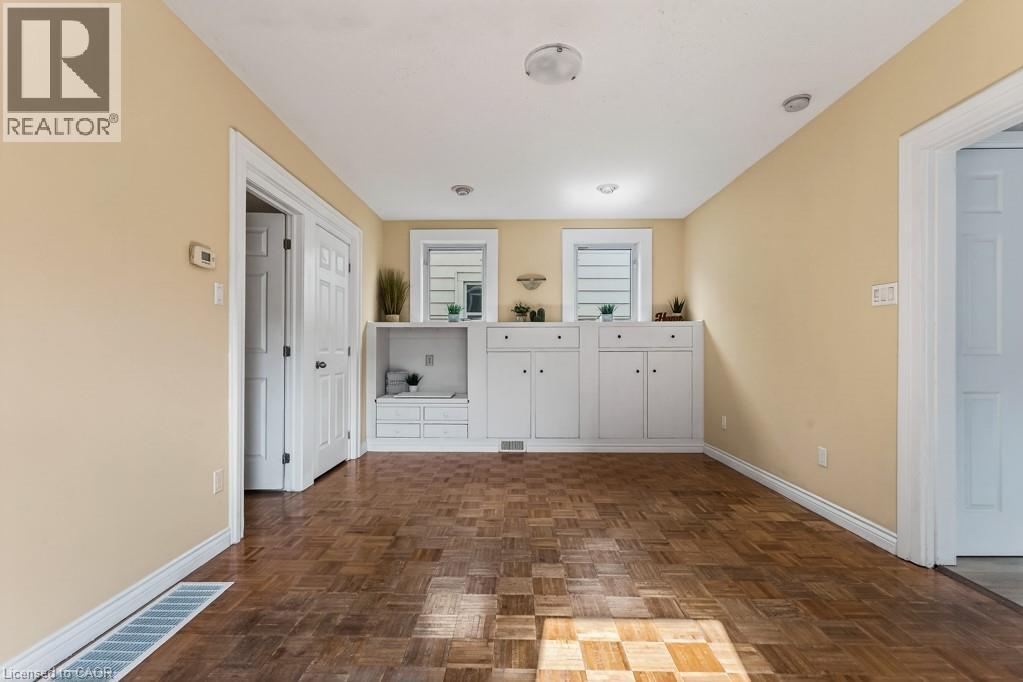 15 Adelaide Street, Grimsby, Ontario  L3M 1X2 - Photo 11 - 40811778