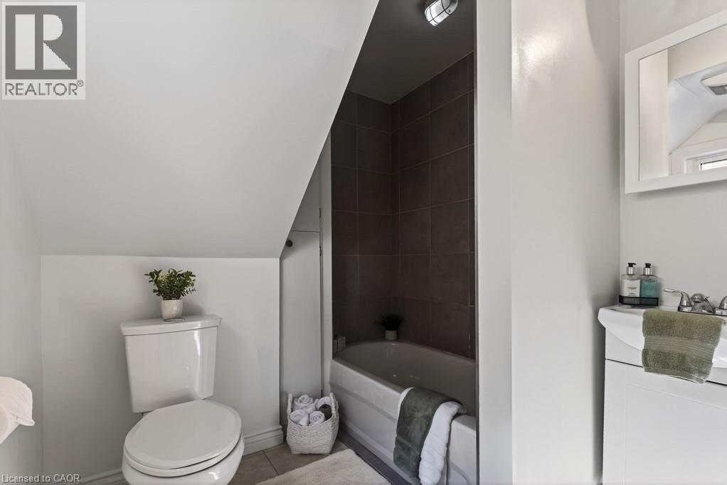 15 Adelaide Street, Grimsby, Ontario  L3M 1X2 - Photo 23 - 40811778