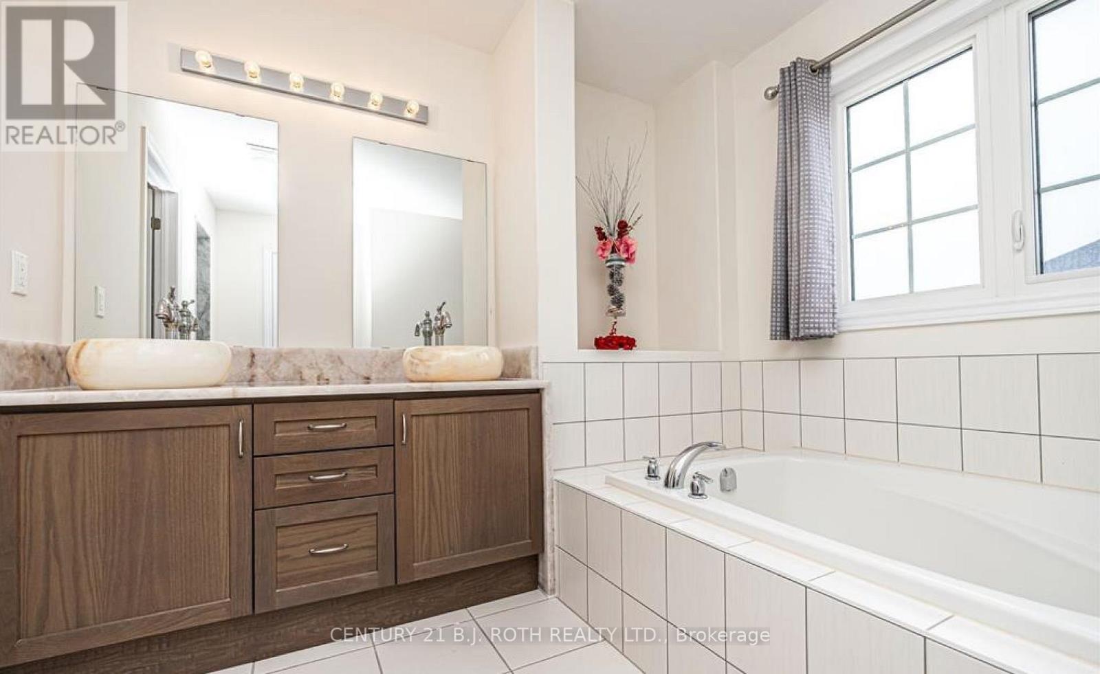 3027 Monarch Drive, Orillia, Ontario  L3V 8K3 - Photo 9 - S12923074