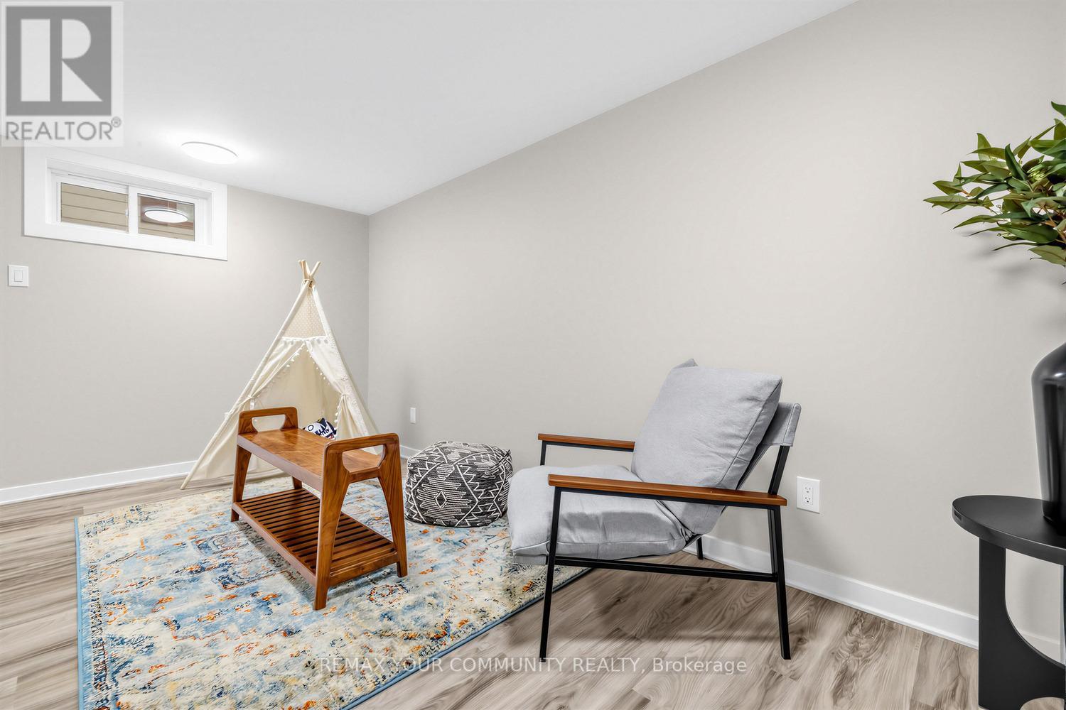 6 Newton Street, Barrie (Wellington), Ontario  L4M 3N3 - Photo 11 - S12923196