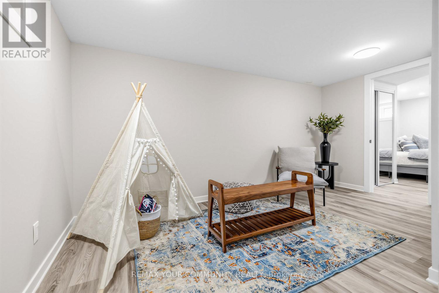 6 Newton Street, Barrie (Wellington), Ontario  L4M 3N3 - Photo 12 - S12923196