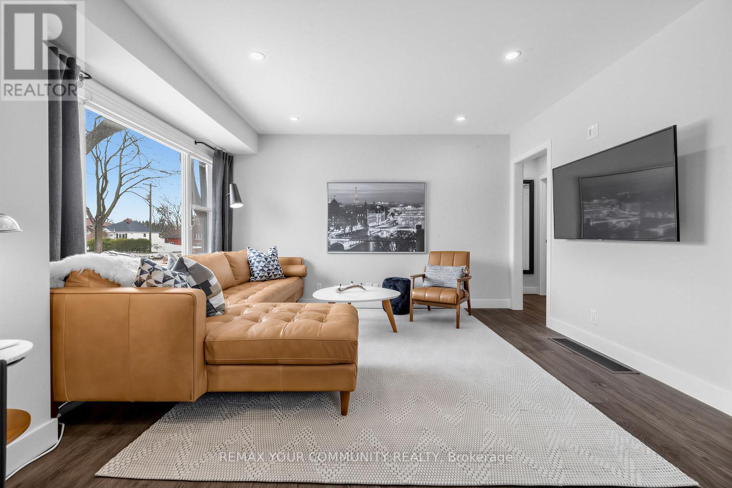 6 Newton Street, Barrie (Wellington), Ontario  L4M 3N3 - Photo 5 - S12923196