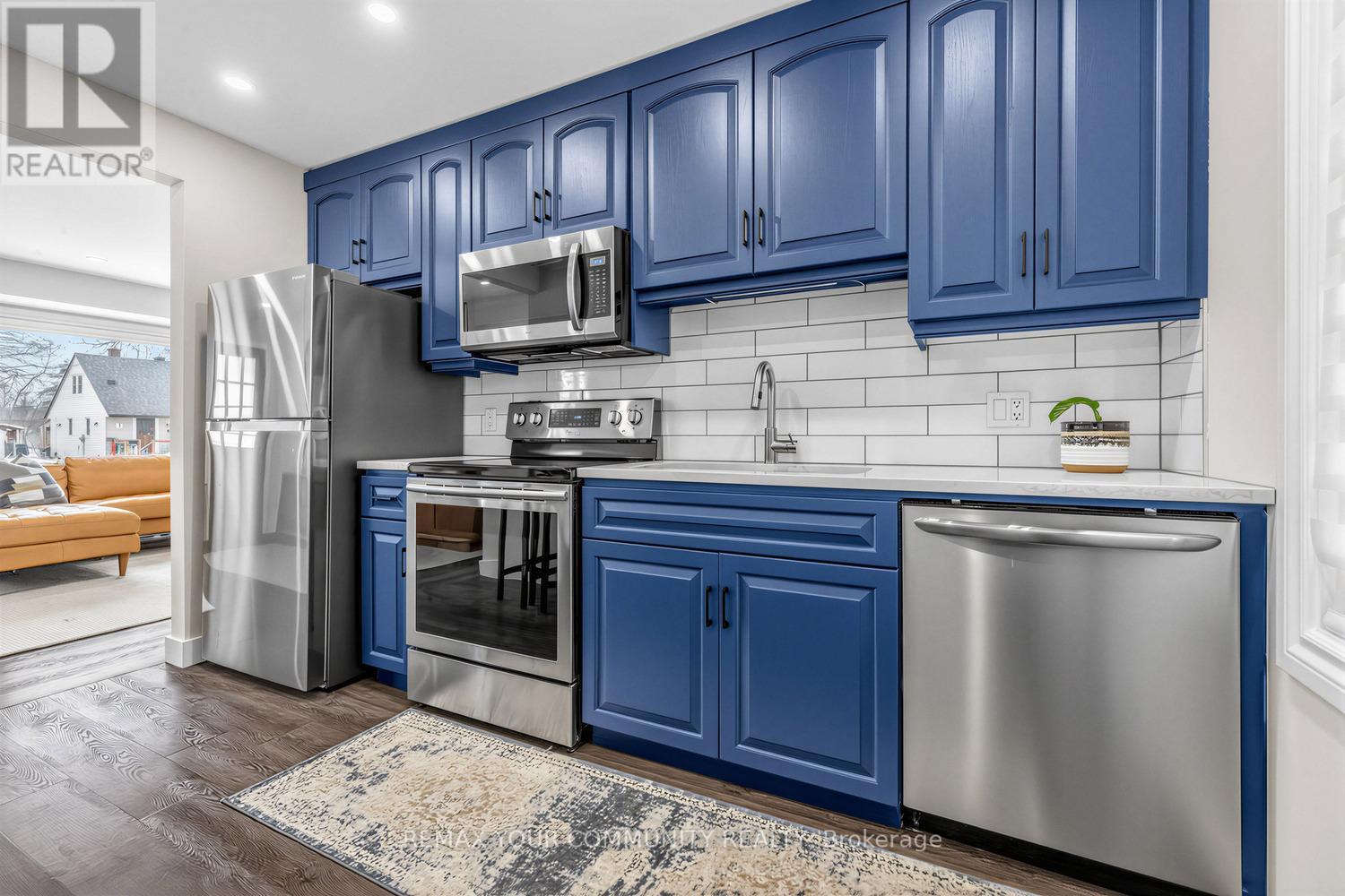 6 Newton Street, Barrie (Wellington), Ontario  L4M 3N3 - Photo 7 - S12923196