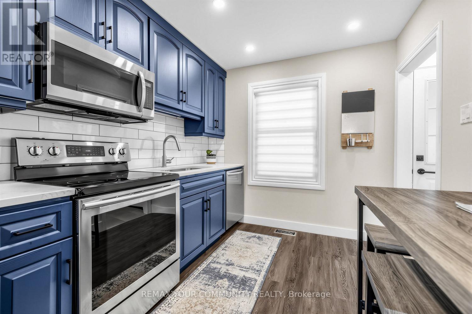 6 Newton Street, Barrie (Wellington), Ontario  L4M 3N3 - Photo 8 - S12923196