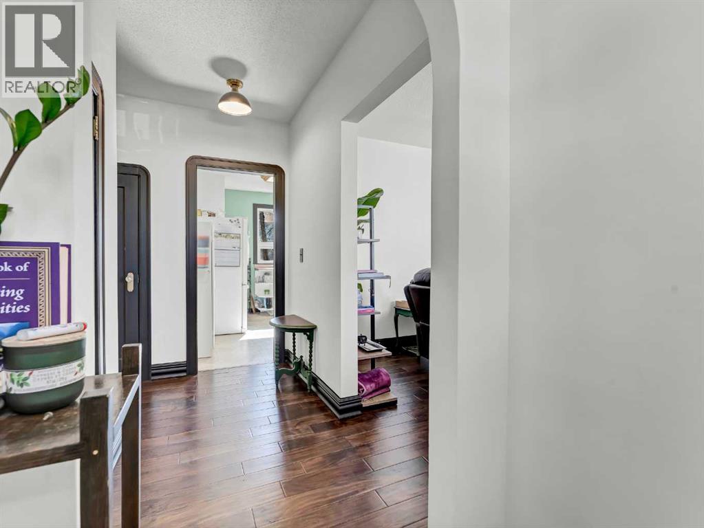 411 Belfast Street Se, Medicine Hat, Alberta  T1A 0S5 - Photo 3 - A2293590