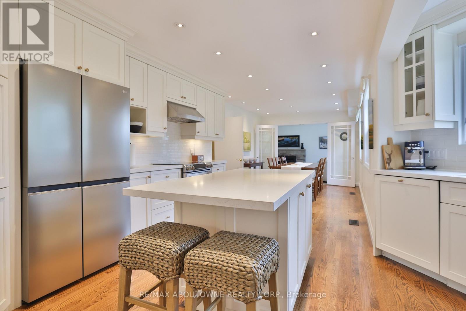 1268 Hillhurst Road, Oakville, Ontario  L6J 1X4 - Photo 14 - W12922924