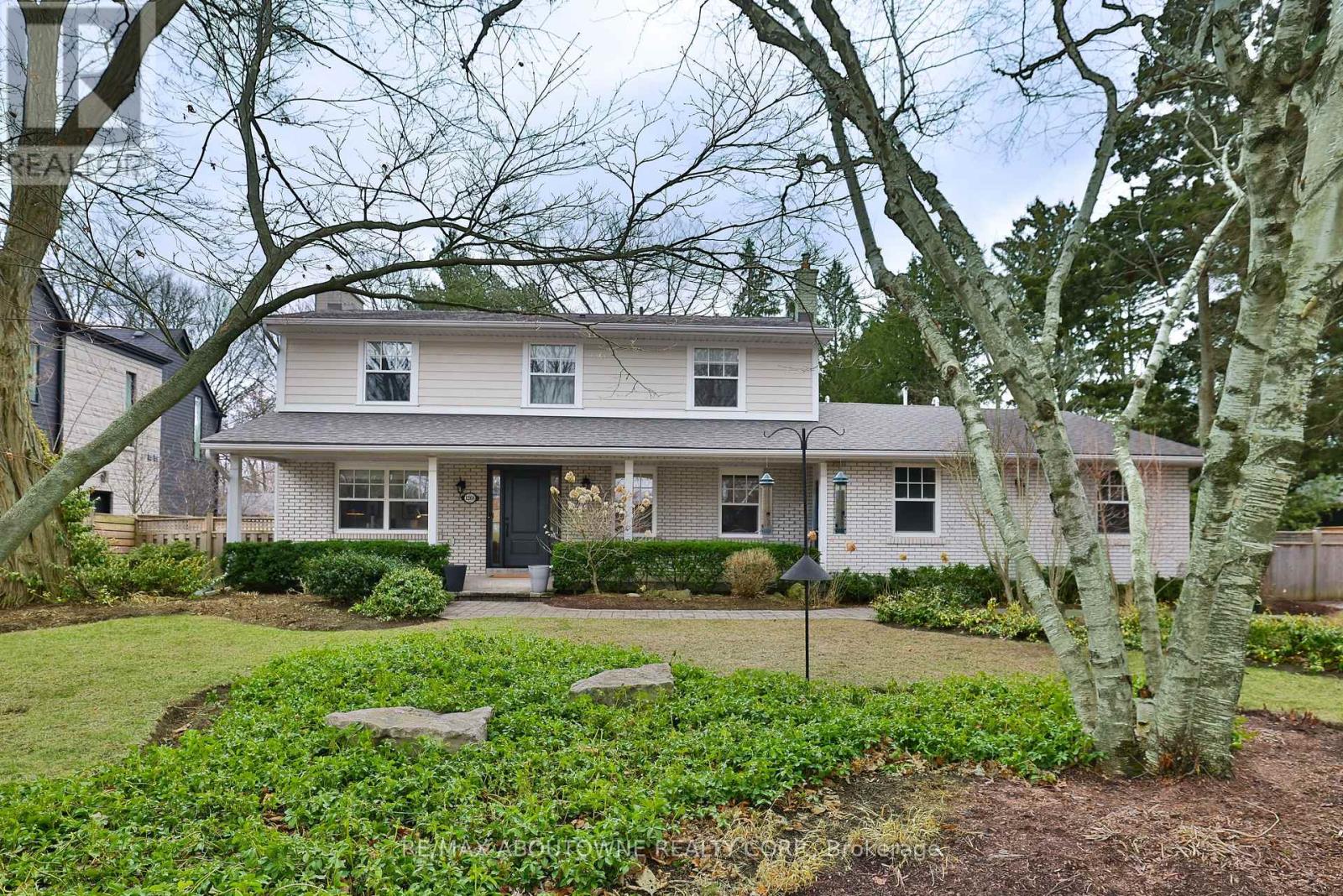 1268 Hillhurst Road, Oakville, Ontario  L6J 1X4 - Photo 2 - W12922924