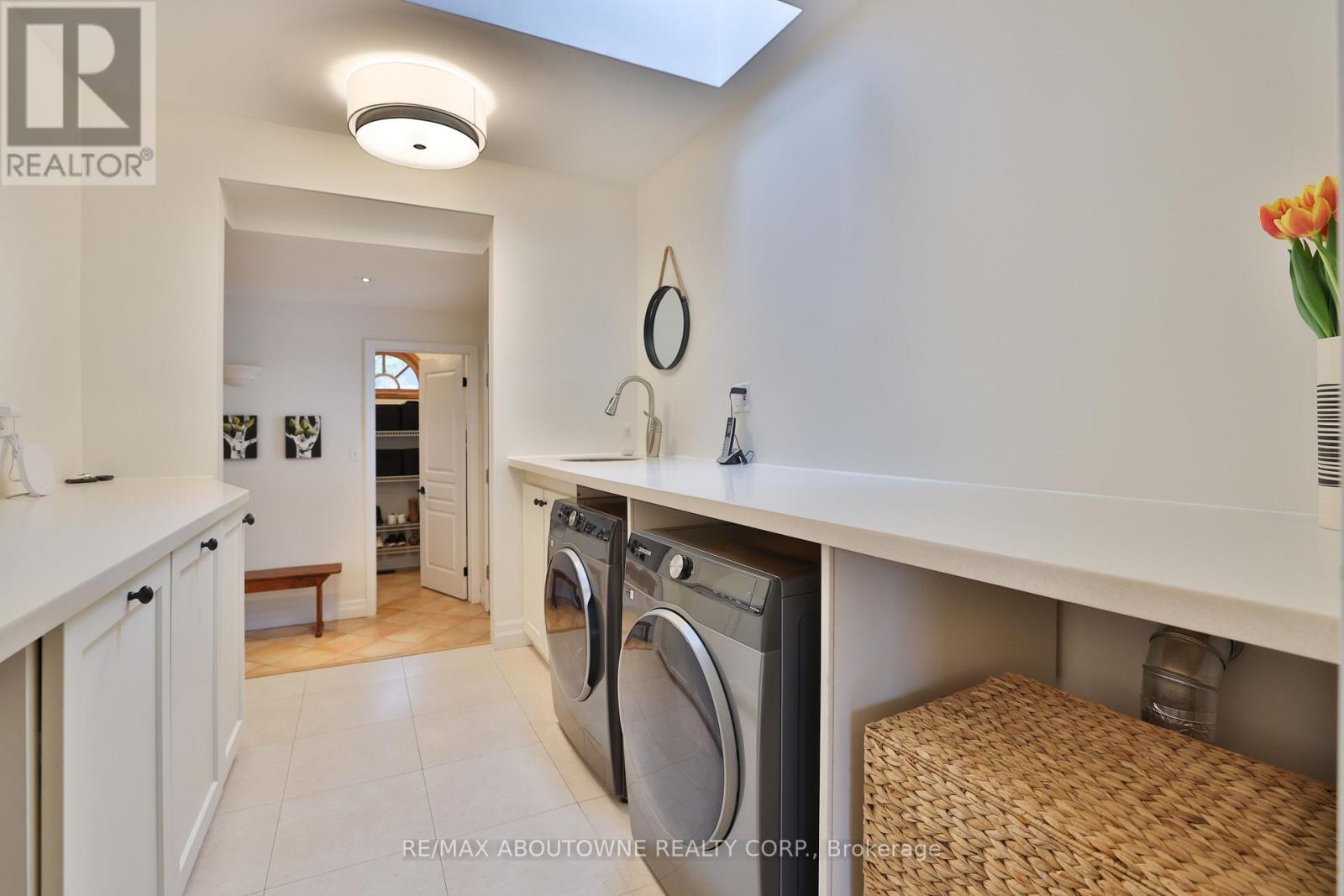 1268 Hillhurst Road, Oakville, Ontario  L6J 1X4 - Photo 24 - W12922924