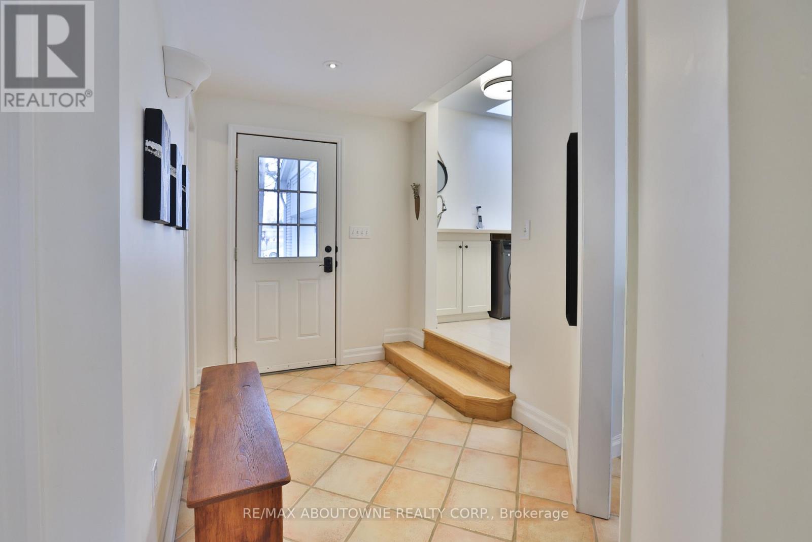 1268 Hillhurst Road, Oakville, Ontario  L6J 1X4 - Photo 25 - W12922924