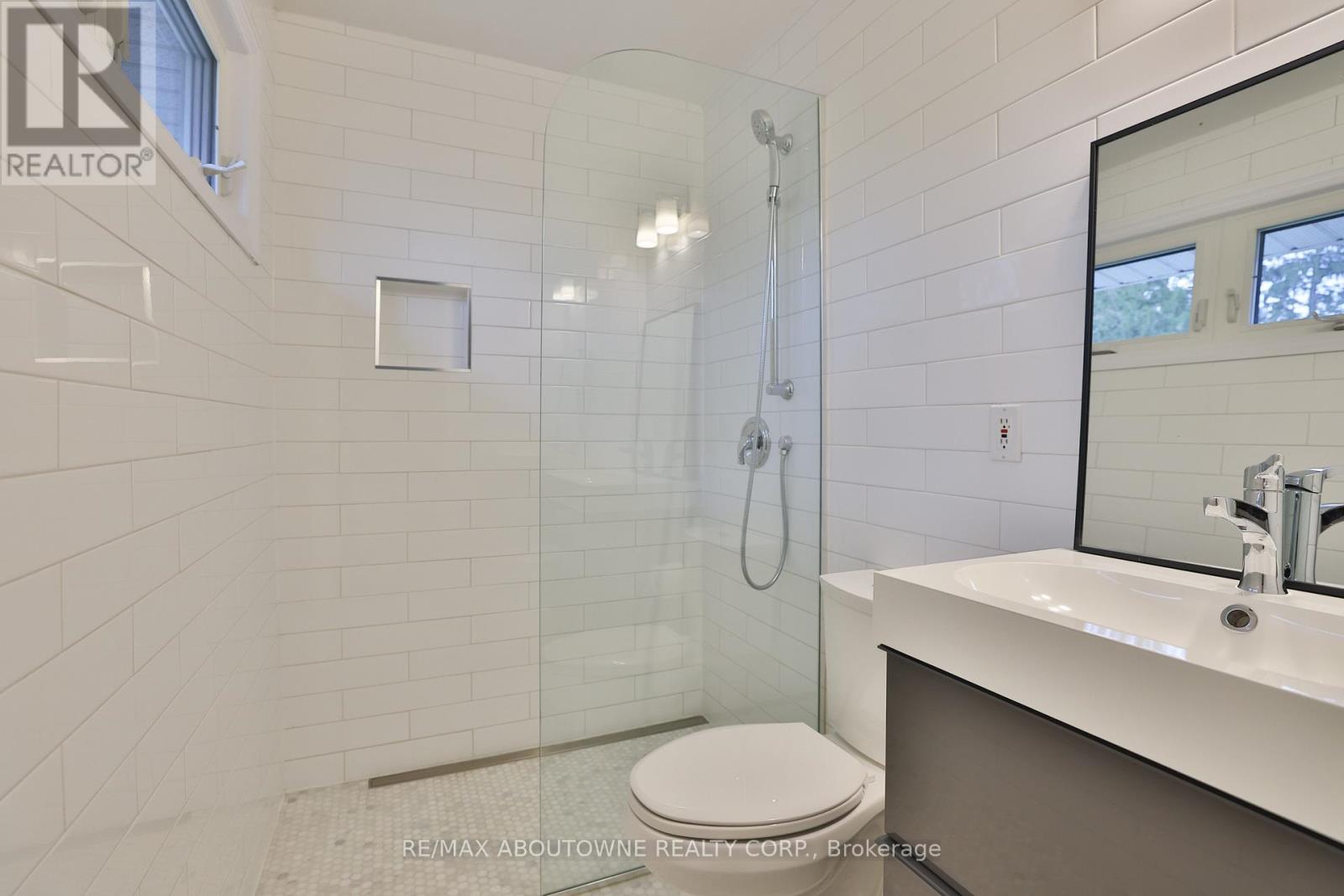 1268 Hillhurst Road, Oakville, Ontario  L6J 1X4 - Photo 29 - W12922924