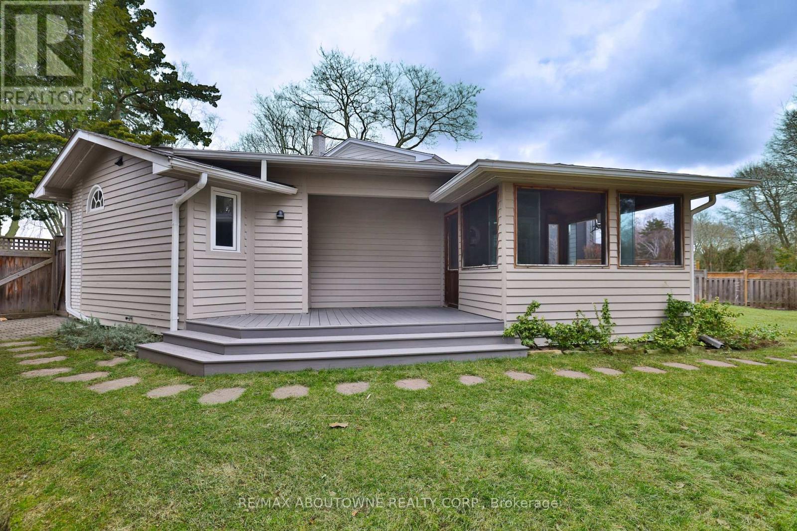 1268 Hillhurst Road, Oakville, Ontario  L6J 1X4 - Photo 42 - W12922924