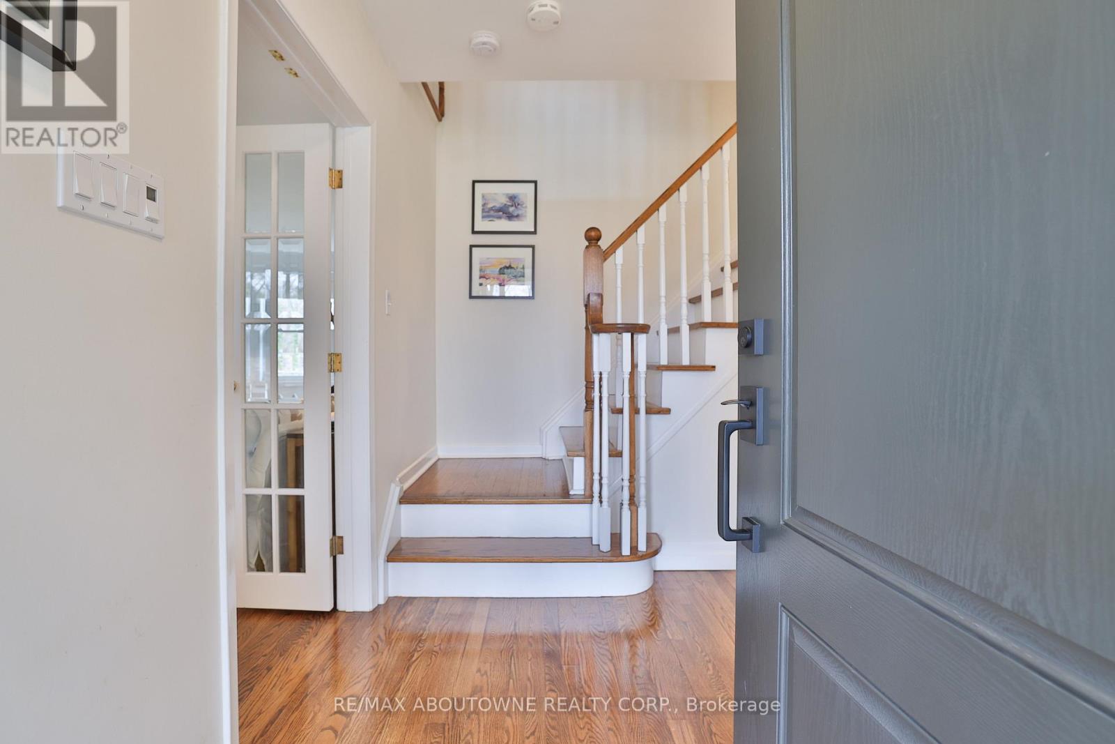 1268 Hillhurst Road, Oakville, Ontario  L6J 1X4 - Photo 5 - W12922924