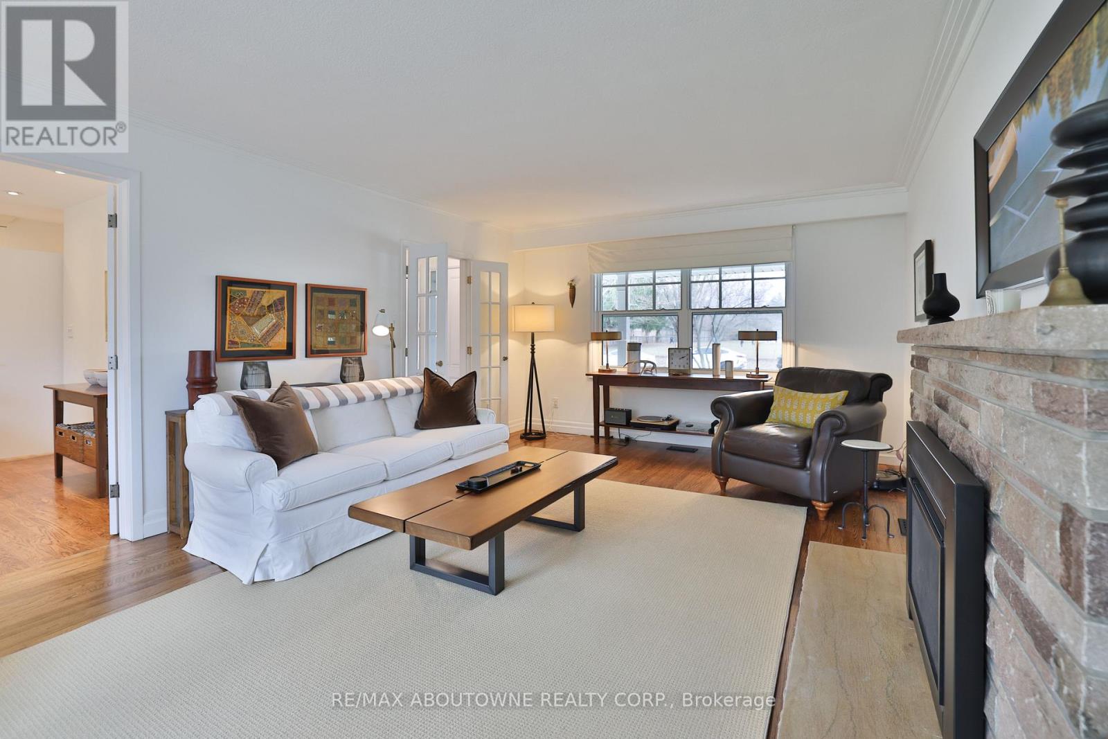 1268 Hillhurst Road, Oakville, Ontario  L6J 1X4 - Photo 8 - W12922924