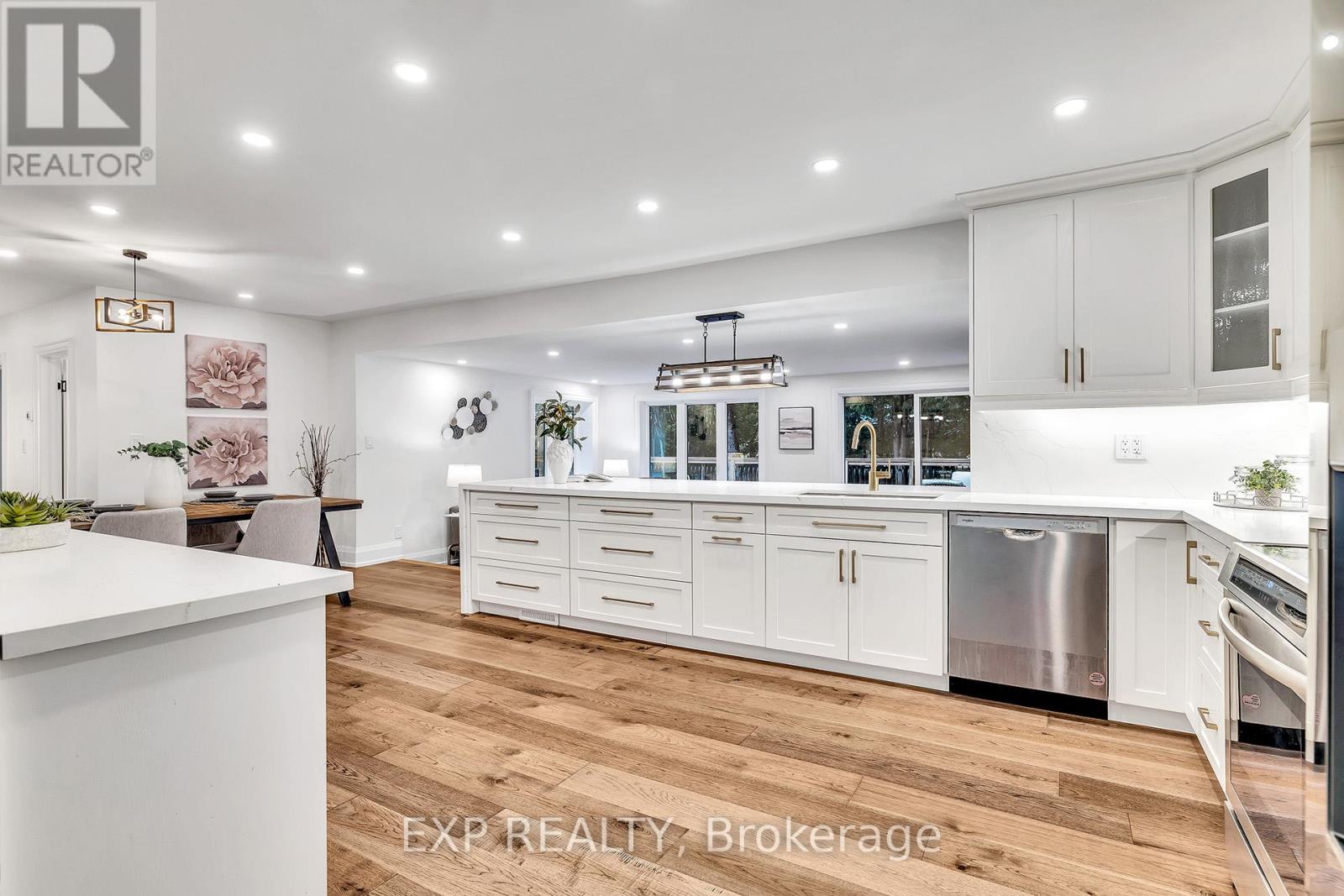 877 Kingsway Drive, Burlington, Ontario  L7T 3H8 - Photo 4 - W12922948