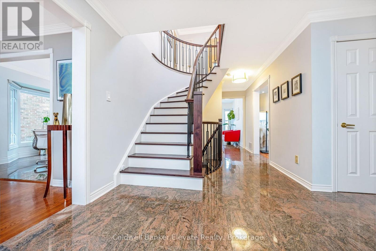 1531 Polesden Drive, Mississauga, Ontario  L5G 4P8 - Photo 4 - W12922958