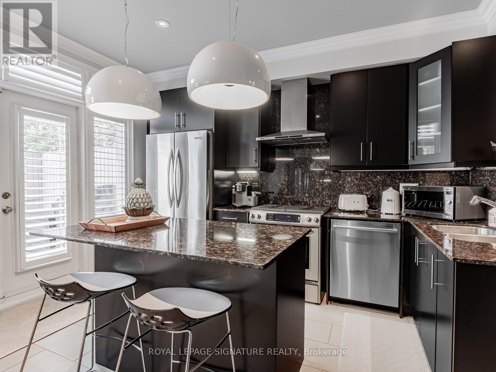 63 Ruby Lang Lane, Toronto, Ontario  M8Z 0B8 - Photo 5 - W12922968