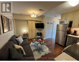 3RD - 904 BLOOR STREET W, Toronto, Ontario