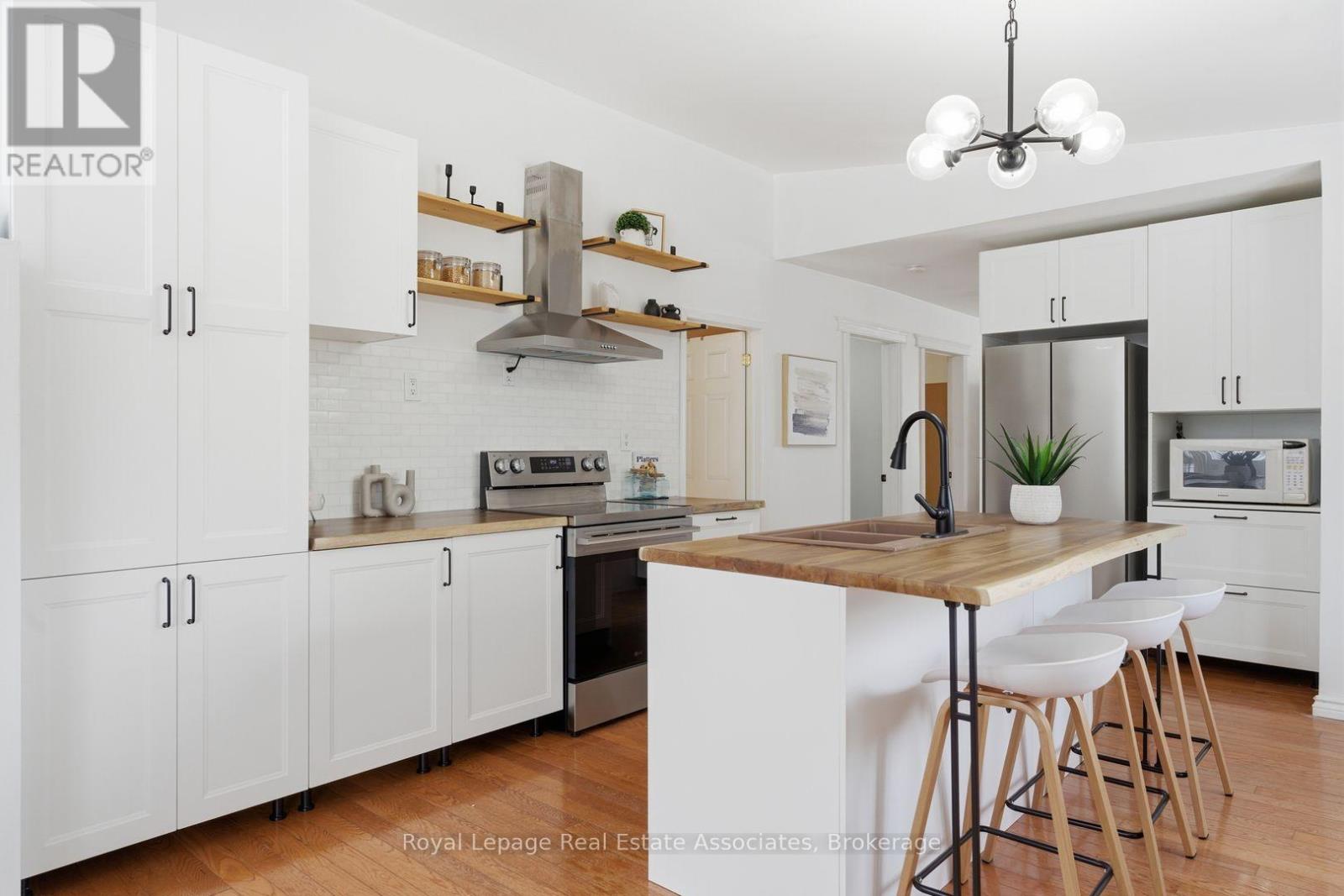 708 Montbeck Crescent, Mississauga, Ontario  L5G 1P3 - Photo 17 - W12923038