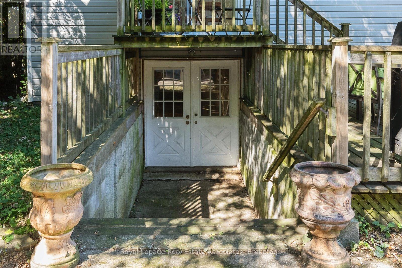 708 Montbeck Crescent, Mississauga, Ontario  L5G 1P3 - Photo 36 - W12923038