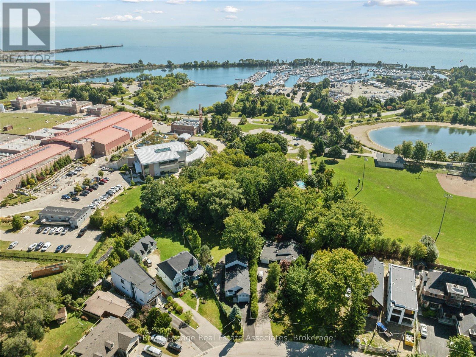 708 Montbeck Crescent, Mississauga, Ontario  L5G 1P3 - Photo 41 - W12923038