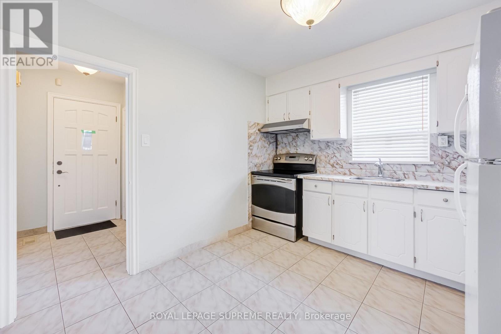 Main - 55 Keelegate Drive, Toronto, Ontario  M3K 1X9 - Photo 11 - W12923040