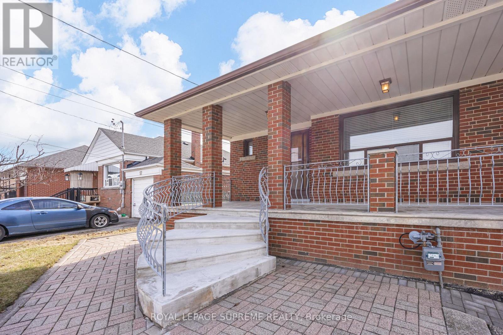 Main - 55 Keelegate Drive, Toronto, Ontario  M3K 1X9 - Photo 2 - W12923040