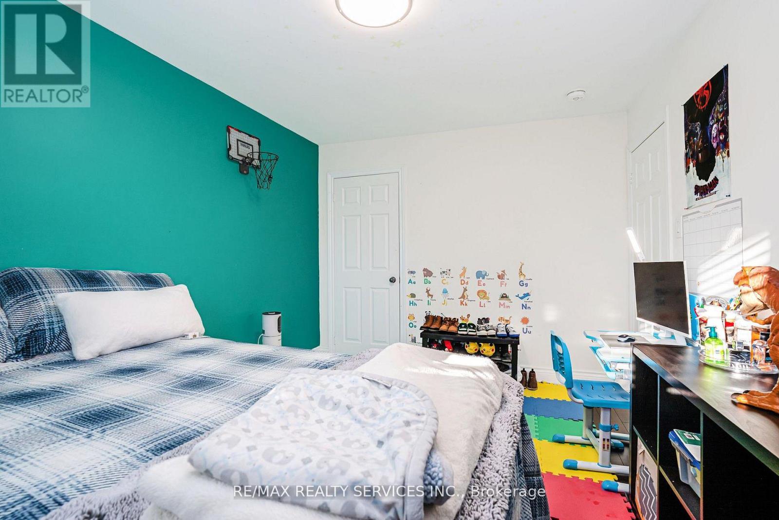 18 Creekview Court, Brampton, Ontario  L6Z 3Y2 - Photo 19 - W12923054