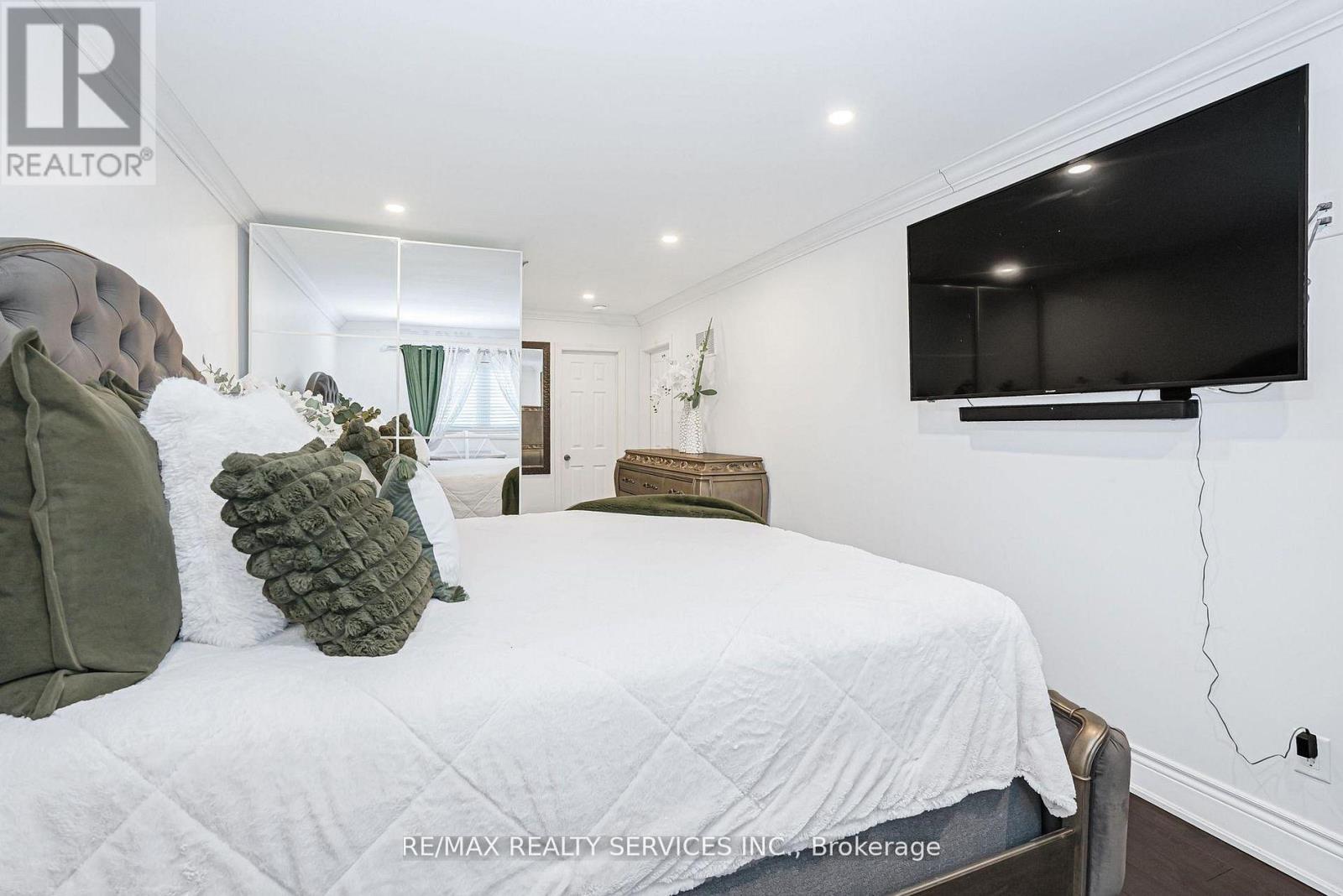 18 Creekview Court, Brampton, Ontario  L6Z 3Y2 - Photo 28 - W12923054