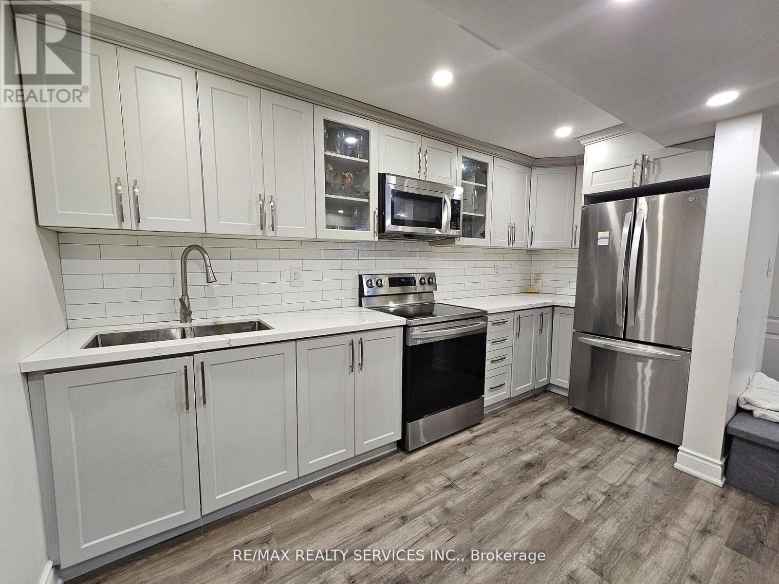 18 Creekview Court, Brampton, Ontario  L6Z 3Y2 - Photo 38 - W12923054