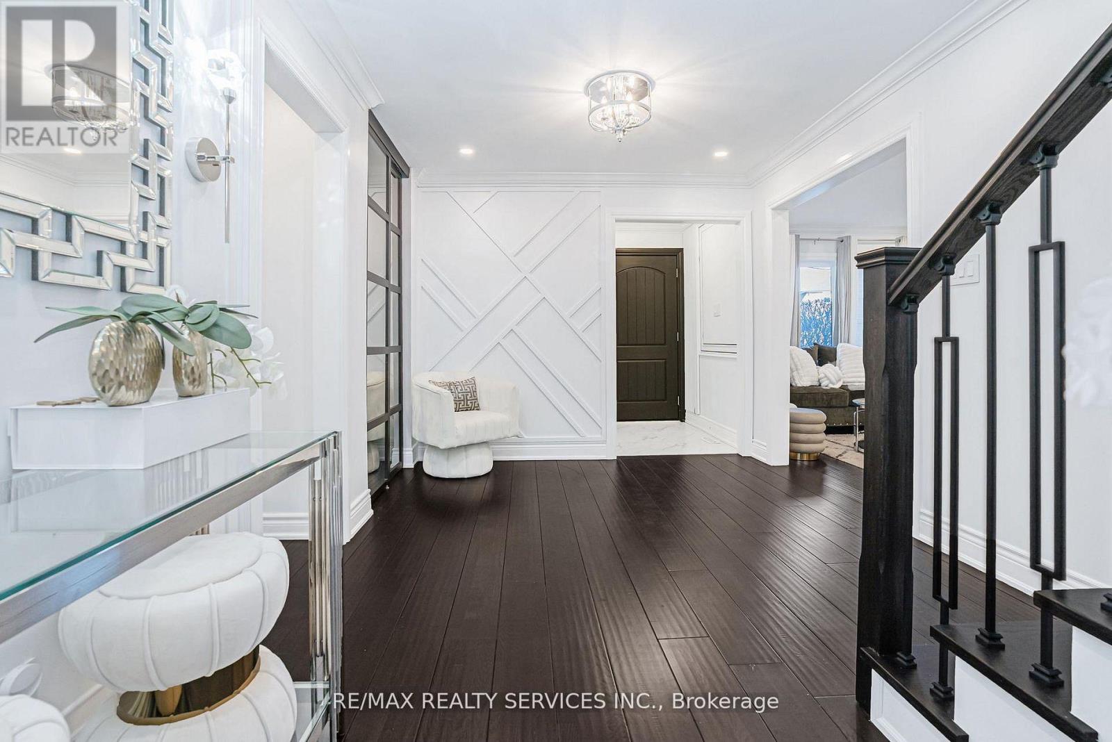 18 Creekview Court, Brampton, Ontario  L6Z 3Y2 - Photo 6 - W12923054