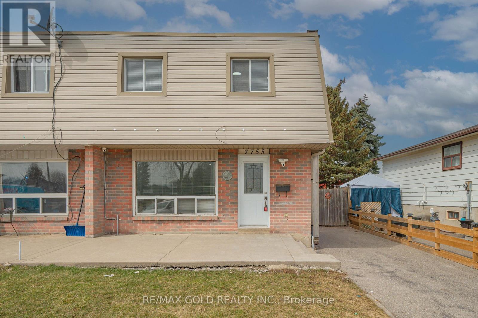 7755 Priory Crescent, Mississauga, Ontario  L4T 3H6 - Photo 2 - W12923142