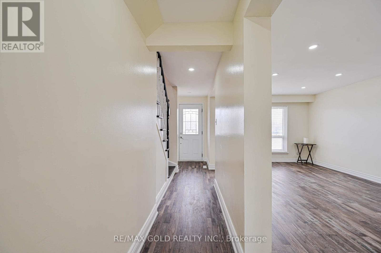 7755 Priory Crescent, Mississauga, Ontario  L4T 3H6 - Photo 5 - W12923142